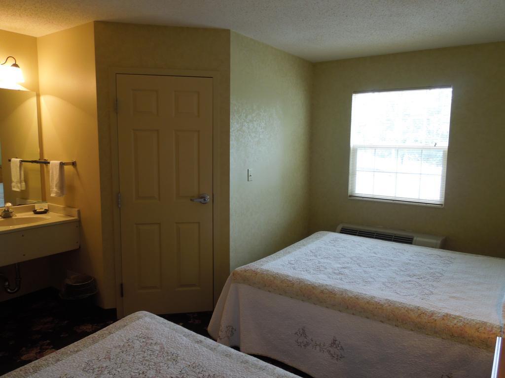 Ourguest Inn And Suites Catawba Island Port Clinton Rum bild